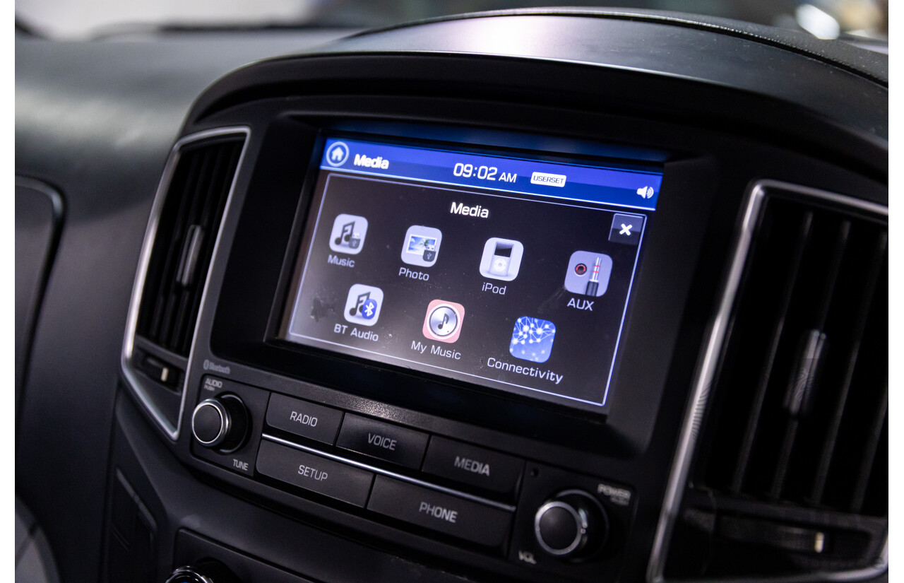 08/2017 Hyundai Iload 3S Liftback (RWD) TQ Series 2 (TQ3) MY18 4d Van Polar White Turbo Diesel 2.5L