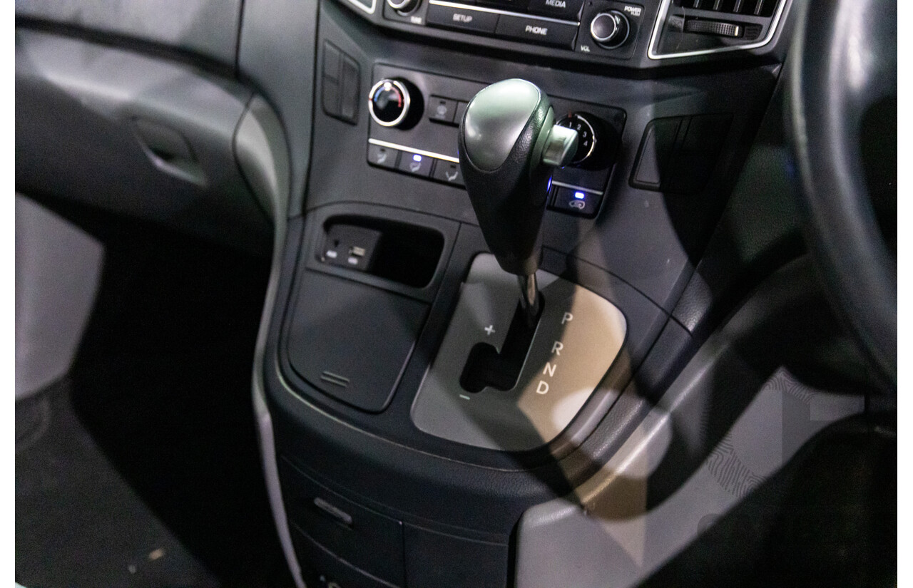 08/2017 Hyundai Iload 3S Liftback (RWD) TQ Series 2 (TQ3) MY18 4d Van Polar White Turbo Diesel 2.5L