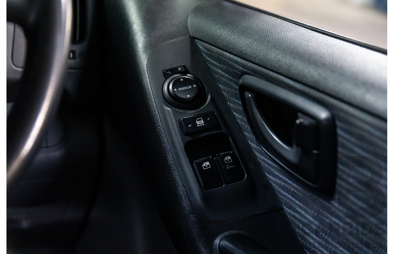 08/2017 Hyundai Iload 3S Liftback (RWD) TQ Series 2 (TQ3) MY18 4d Van Polar White Turbo Diesel 2.5L