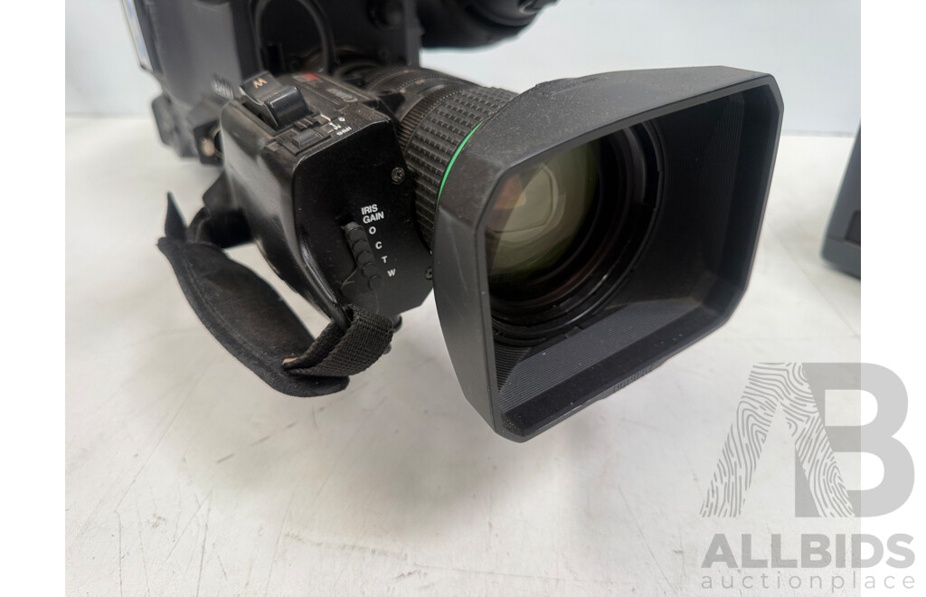 Panasonic P2HD Model AG HPX502EN WSP Canon Lens J15 X 1 X 2. View Finder. Base Plate.1 FS-BP-130 LI-Ion Battery. Carry Bag. 4 Way Quick Battery Charger.