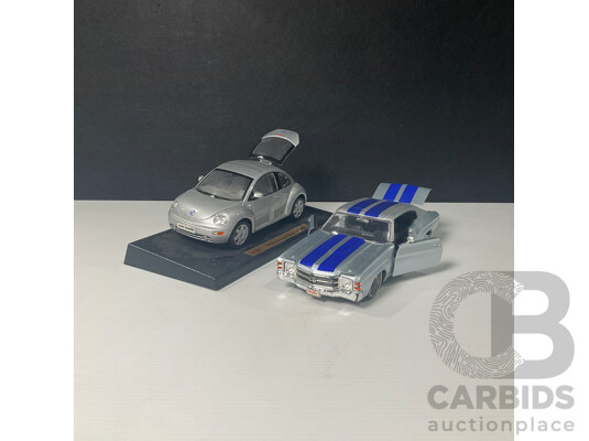 Pair of Maisto Cars Including Volkswagen New Beetle and Chevrolet Chevelle 1:18 Scale Models