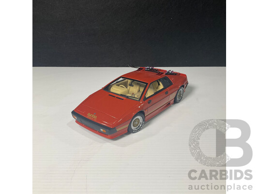 Autoart Lotus Esprit Turbo Model Car in Display Case 1:18 Scale