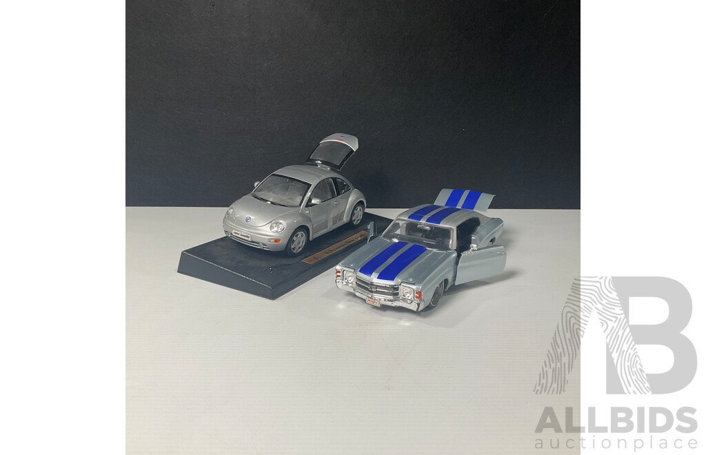Pair of Maisto Cars Including Volkswagen New Beetle and Chevrolet Chevelle 1:18 Scale Models