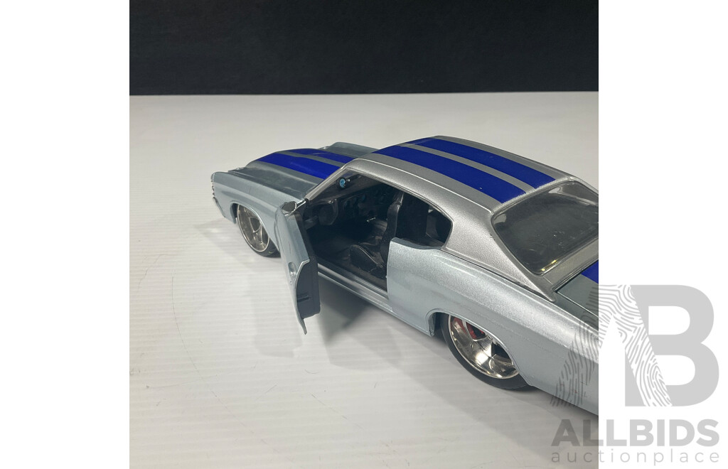 Pair of Maisto Cars Including Volkswagen New Beetle and Chevrolet Chevelle 1:18 Scale Models