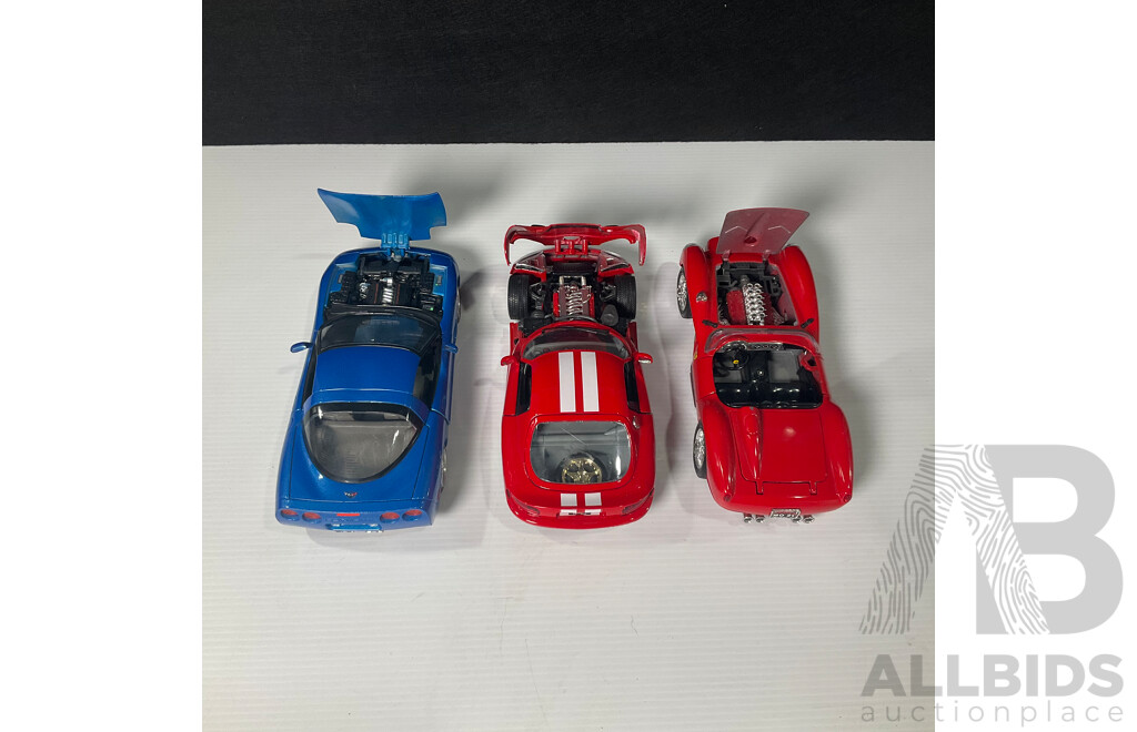Set of Three Bburago Model Cars Including Chevrolet Corvette C5, Viper Dodge GTS Coupe and Ferrari 250 Testa Rossa 1:18 Scale Models