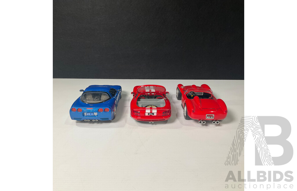 Set of Three Bburago Model Cars Including Chevrolet Corvette C5, Viper Dodge GTS Coupe and Ferrari 250 Testa Rossa 1:18 Scale Models