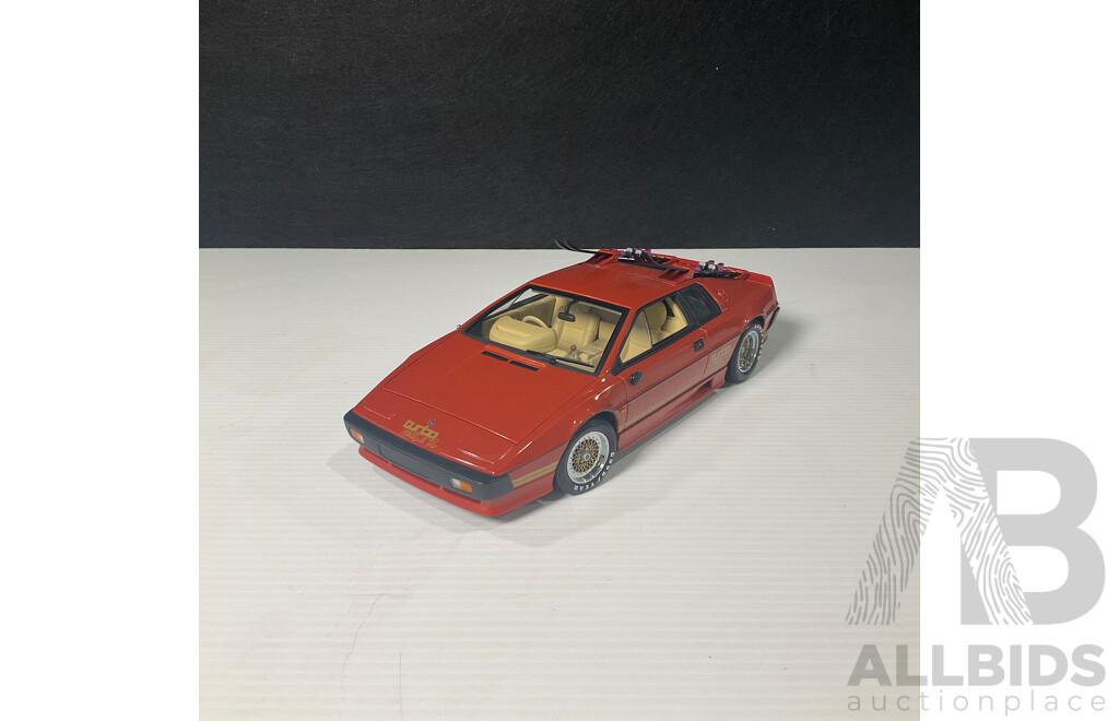Autoart Lotus Esprit Turbo Model Car in Display Case 1:18 Scale