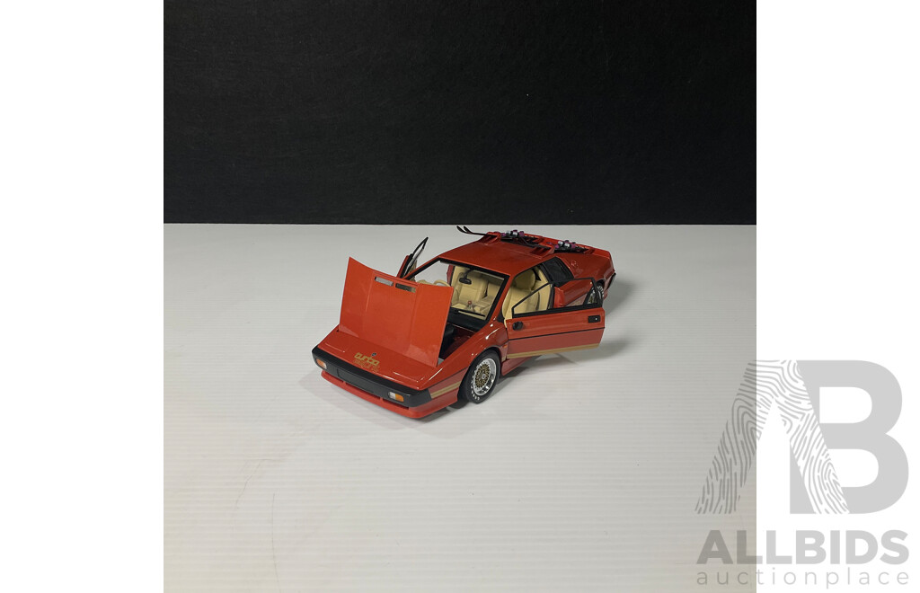 Autoart Lotus Esprit Turbo Model Car in Display Case 1:18 Scale