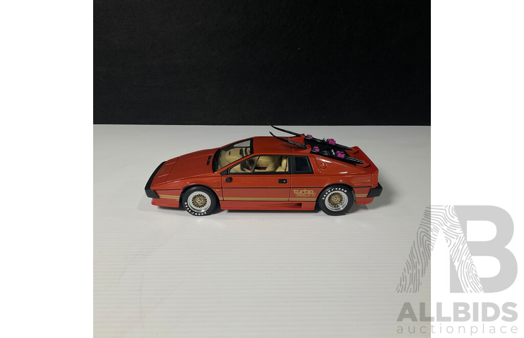 Autoart Lotus Esprit Turbo Model Car in Display Case 1:18 Scale