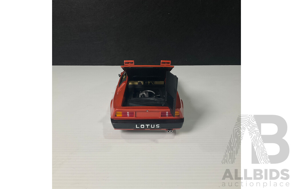 Autoart Lotus Esprit Turbo Model Car in Display Case 1:18 Scale