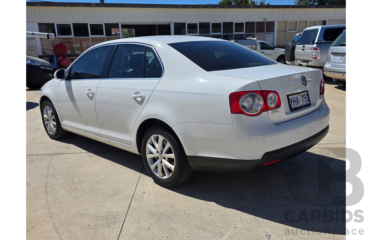 2/2010 Volkswagen Jetta 103 TDI 1KM MY09 4d Sedan White Turbo Diesel 2.0L