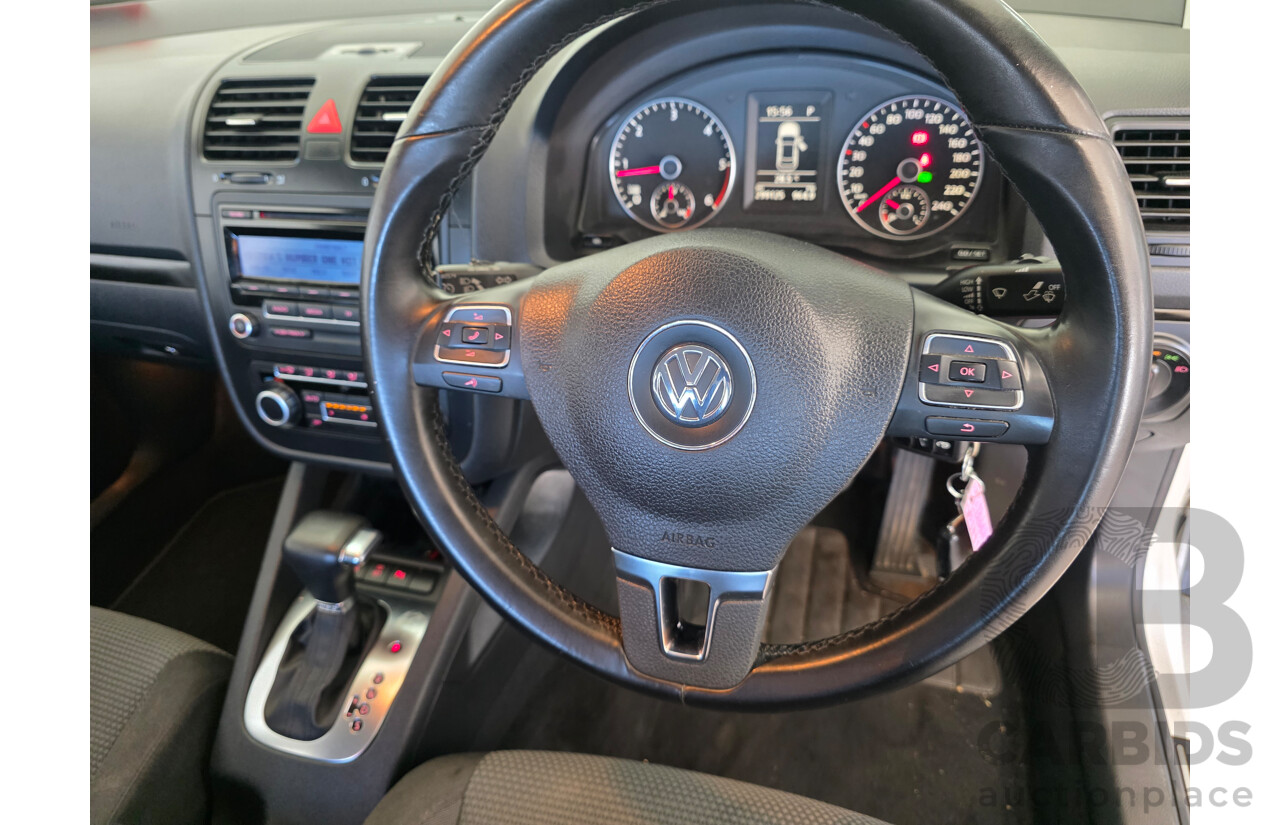 2/2010 Volkswagen Jetta 103 TDI 1KM MY09 4d Sedan White Turbo Diesel  2.0L