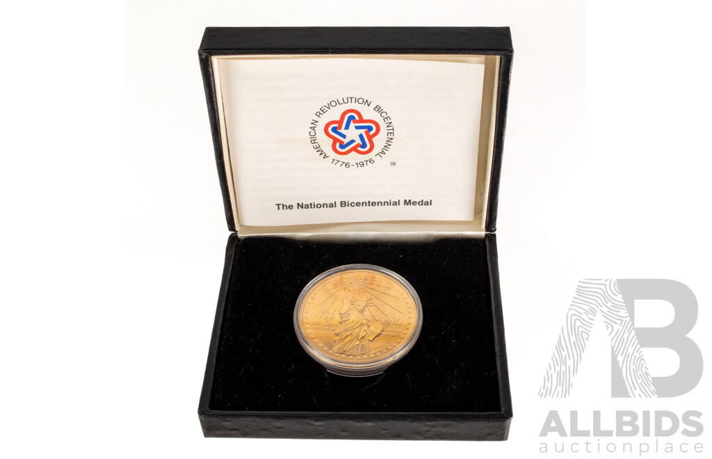 Two USA 1974 and 1976 Bicentennial Medals, American Revolution