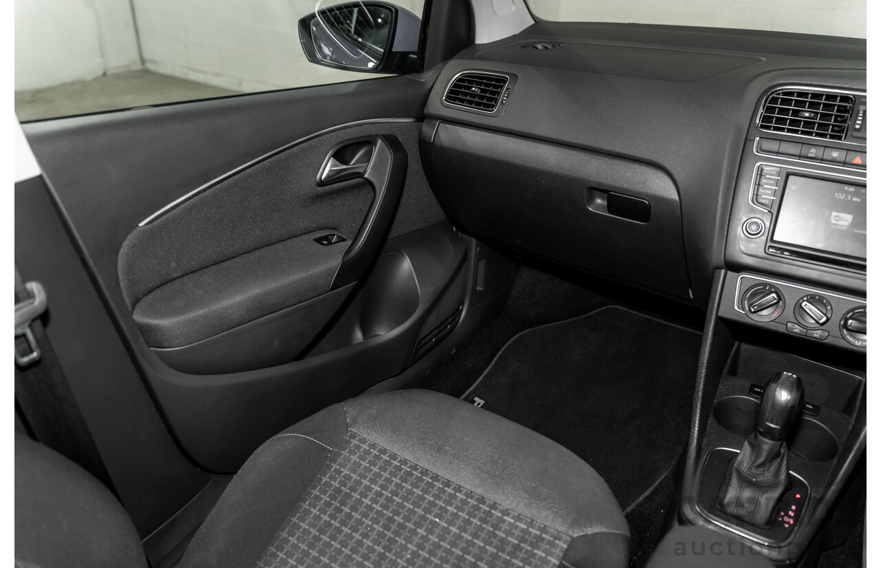 06/2016 Volkswagen Polo 81 TSI Comfortline (FWD) 6R MY16 5d Hatchback Cornflower Blue Turbo 1.2L