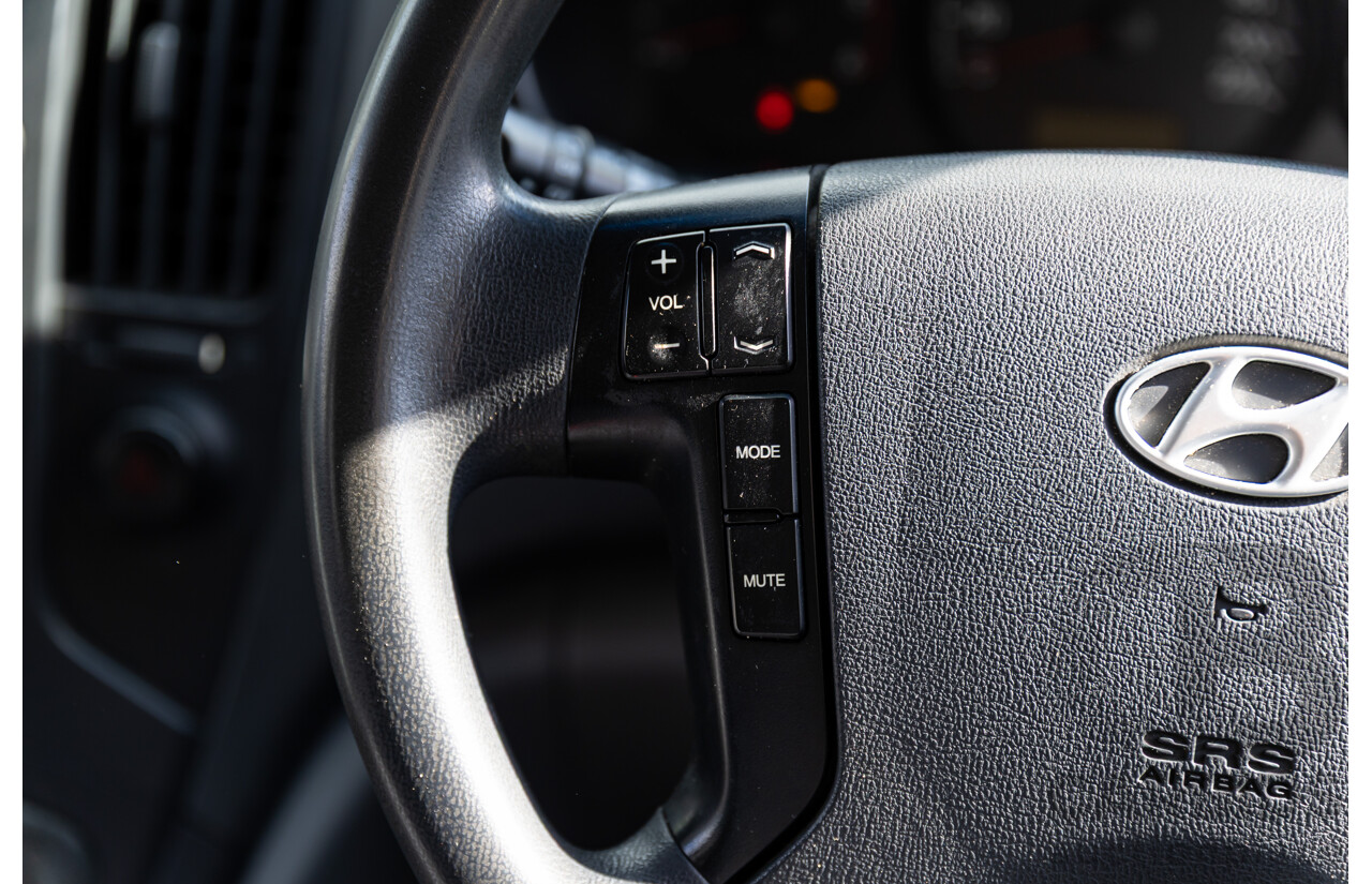 6/2011 Hyundai iLoad Crew (RWD) TQ MY11 4d Van Creamy White Turbo Diesel 2.5L