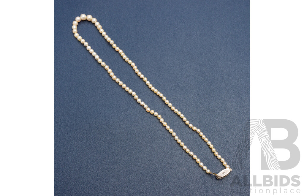 Tapered Strand of Natural Cultured Pearl Necklace, 9White Gold Hematite Clasp. Length - 43.5cms