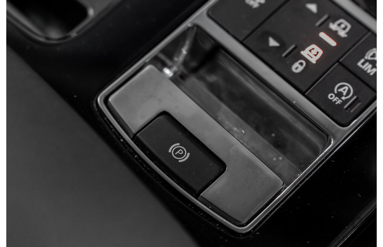 12/2017 Land Rover Discovery TD6 HSE (4WD) MY17 4d Wagon Firenze Red Metallic Turbo Diesel V6 3.0L