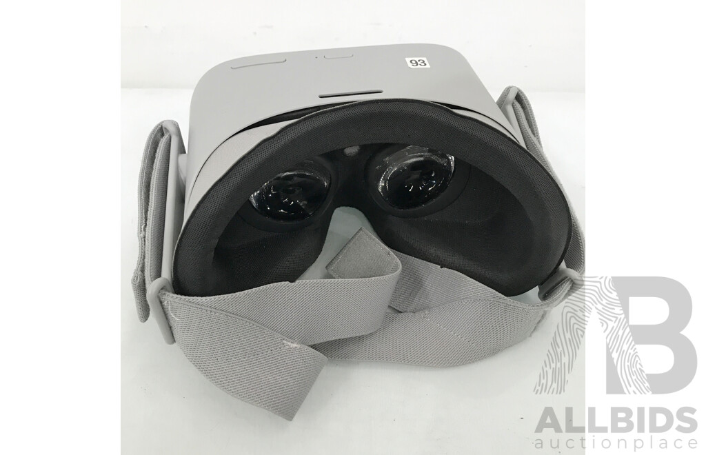 Oculus Go (MH-A32) All in One 32 GB VR Headset W/ Controller