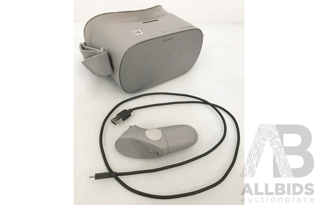 Oculus Go (MH A32) All-in-One 32GB VR Headset W/ Controller