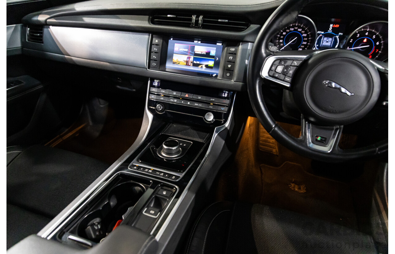 10/2018 Jaguar XF 25t R-Sport (184kW RWD) X260 MY19 4D Sedan Ultimate Black Metallic Turbo 2.0L