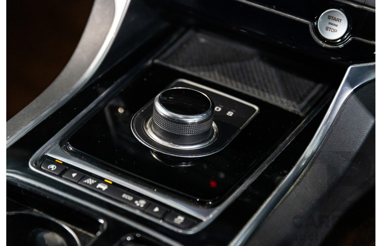 10/2018 Jaguar XF 25t R-Sport (184kW RWD) X260 MY19 4D Sedan Ultimate Black Metallic Turbo 2.0L