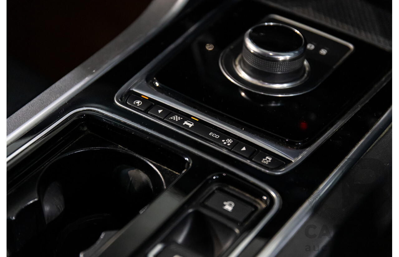 10/2018 Jaguar XF 25t R-Sport (184kW RWD) X260 MY19 4D Sedan Ultimate Black Metallic Turbo 2.0L