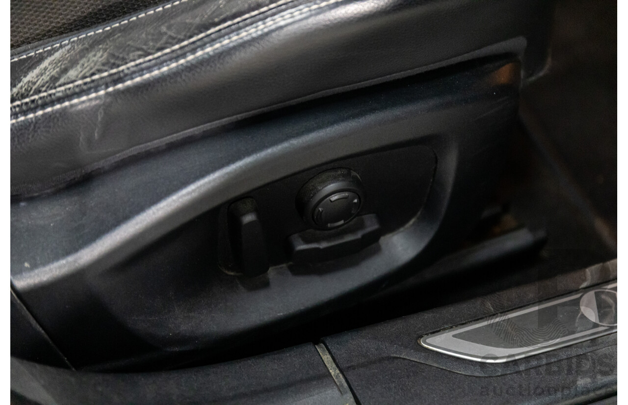 10/2018 Jaguar XF 25t R-Sport (184kW RWD) X260 MY19 4D Sedan Ultimate Black Metallic Turbo 2.0L