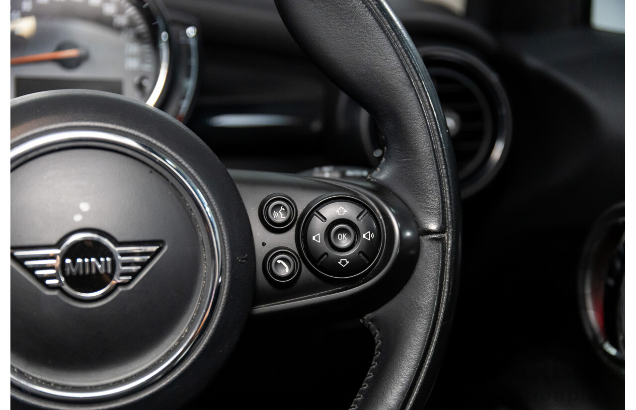 04/2019 Mini Cooper Hatch 5d (FWD) F55 Update 5d Hatchback British Racing Green Metallic Turbo 1.5L