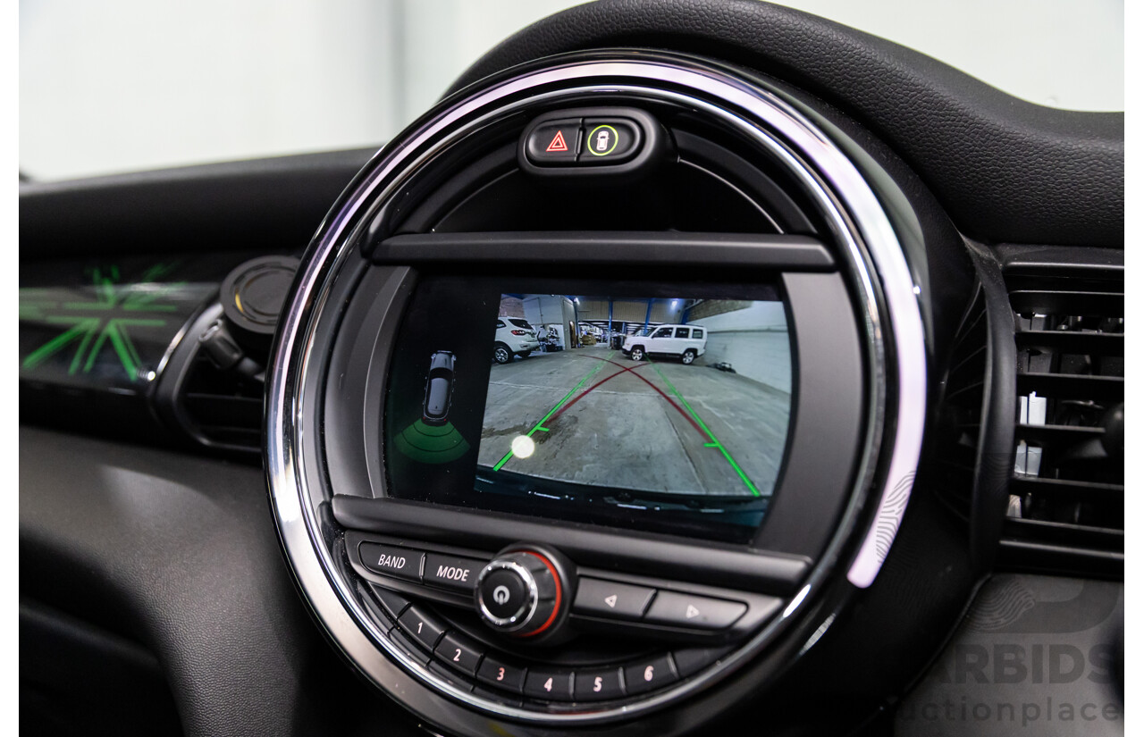 04/2019 Mini Cooper Hatch 5d (FWD) F55 Update 5d Hatchback British Racing Green Metallic Turbo 1.5L