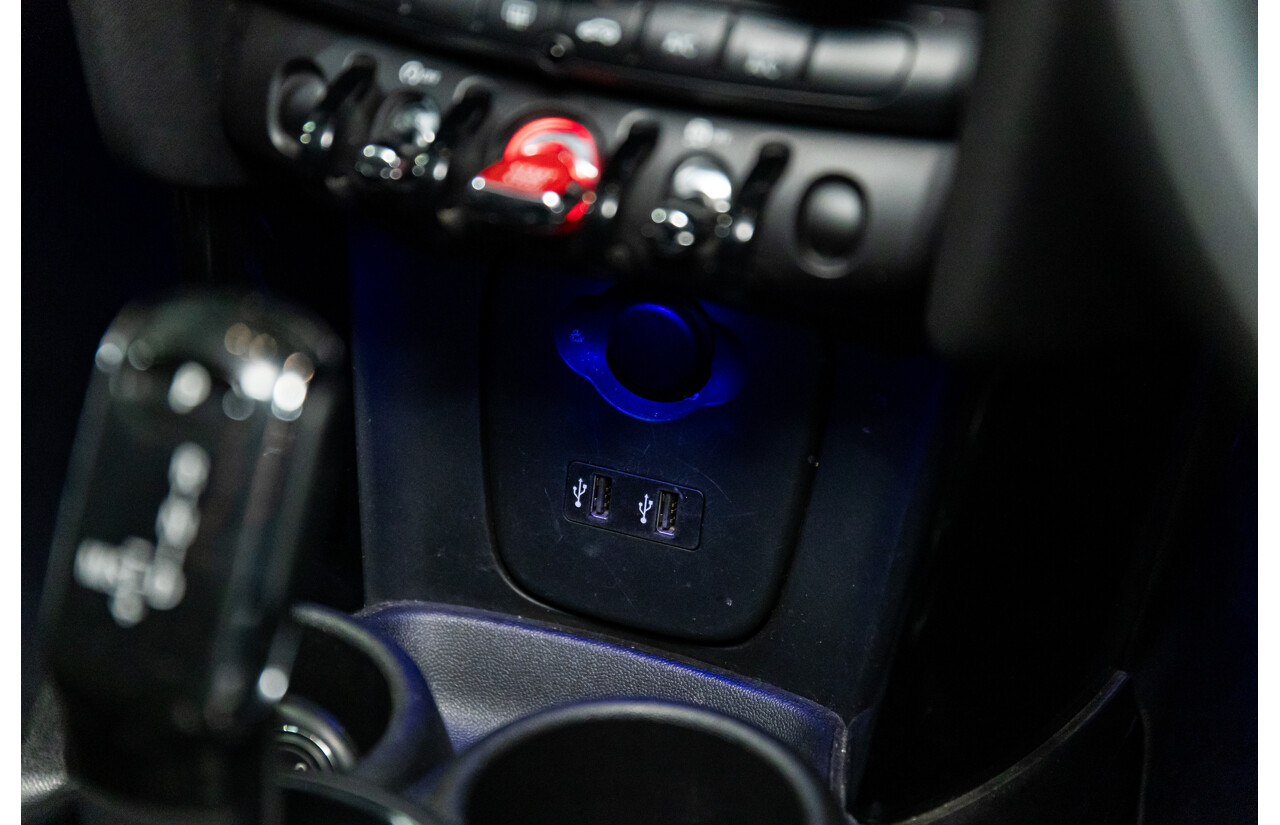 04/2019 Mini Cooper Hatch 5d (FWD) F55 Update 5d Hatchback British Racing Green Metallic Turbo 1.5L