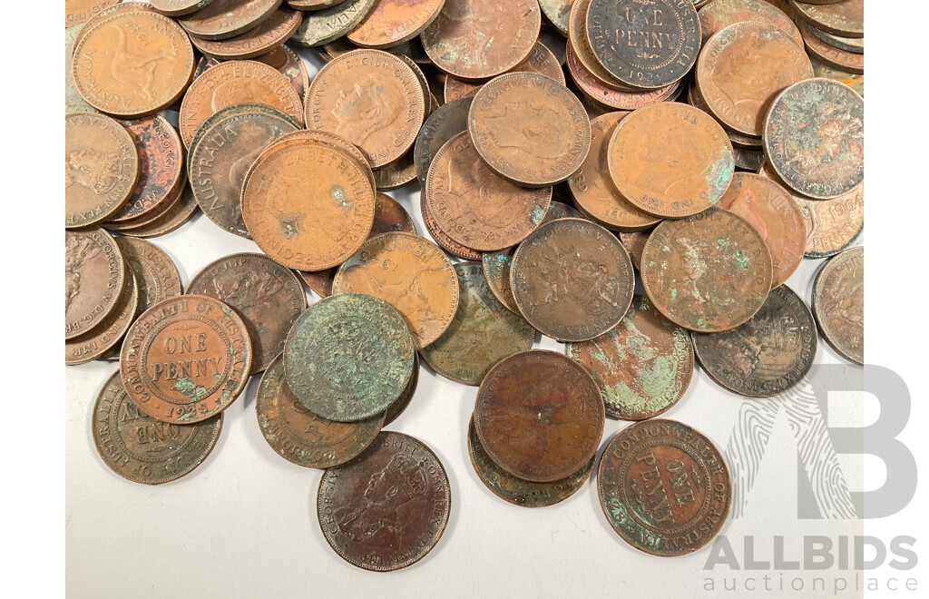 Collection of Australian Pennies, Examples Spanning 1911 to 1964 - Approximately 2 Kilograms