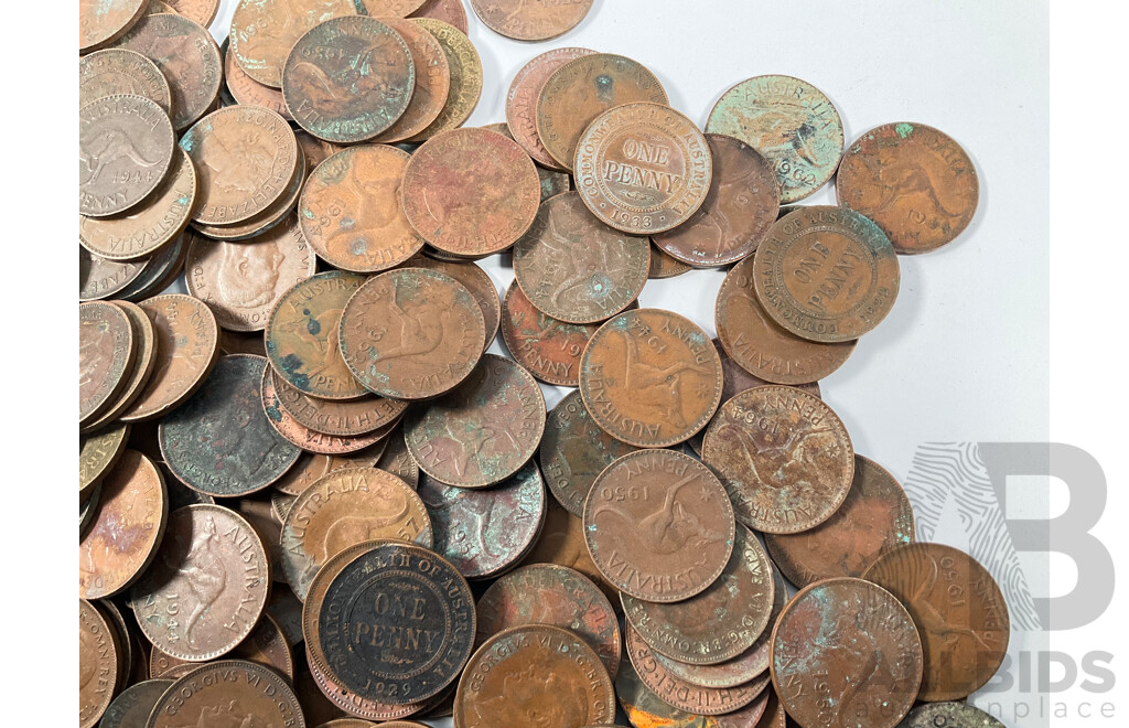 Collection of Australian Pennies, Examples Spanning 1911 to 1964 - Approximately 2 Kilograms