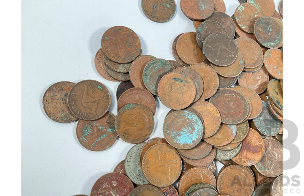 Collection of Australian Pennies, Examples Spanning 1911 to 1964 - Approximately 2 Kilograms