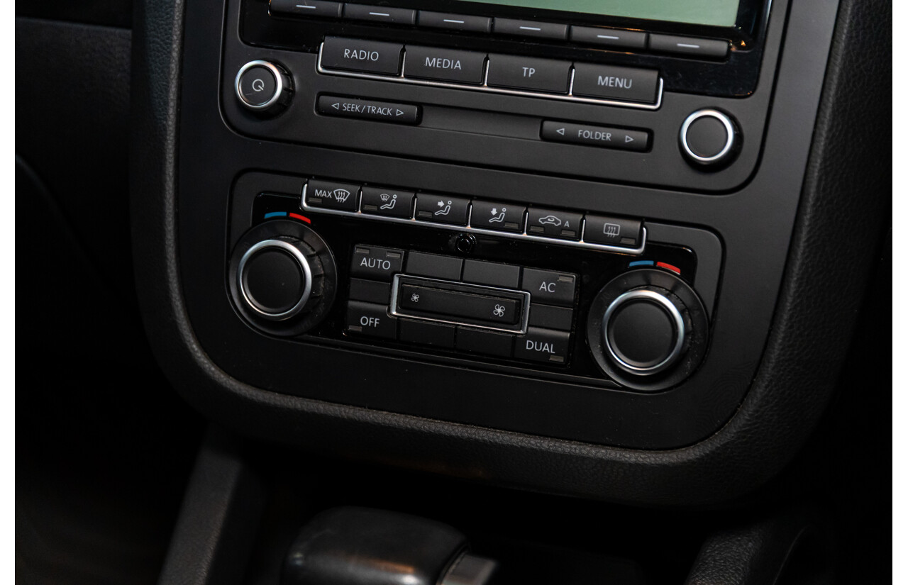 11/2009 Volkswagen Jetta 2.0 TDI 1KM MY08.5 4d Sedan Candy White Turbo Diesel 2.0L