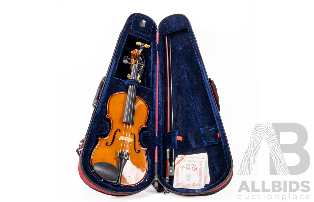 Stentor Music Co 'The Stentor Junior II' Violin with Bow in Carry Case