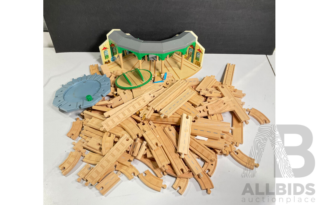 Collection of Thomas the Tank Engine and Friends Timber Railway Track and Round House