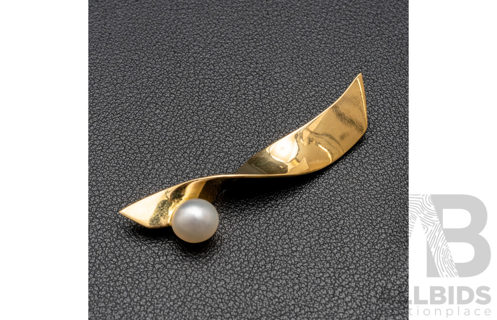 18ct Yellow Gold and Pearl Brooch - 6.03gms
