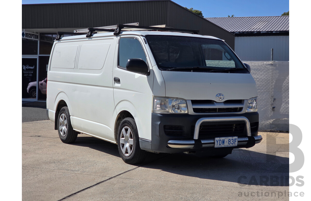 7/2005 Toyota Hiace LWB TRH201R 4d Van White 2.7L