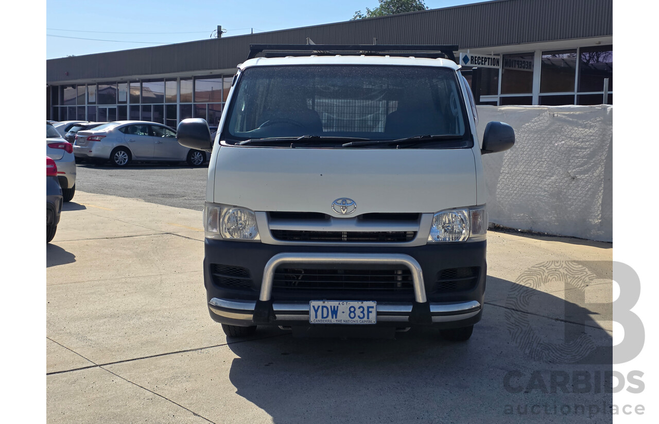 7/2005 Toyota Hiace LWB TRH201R 4d Van White 2.7L