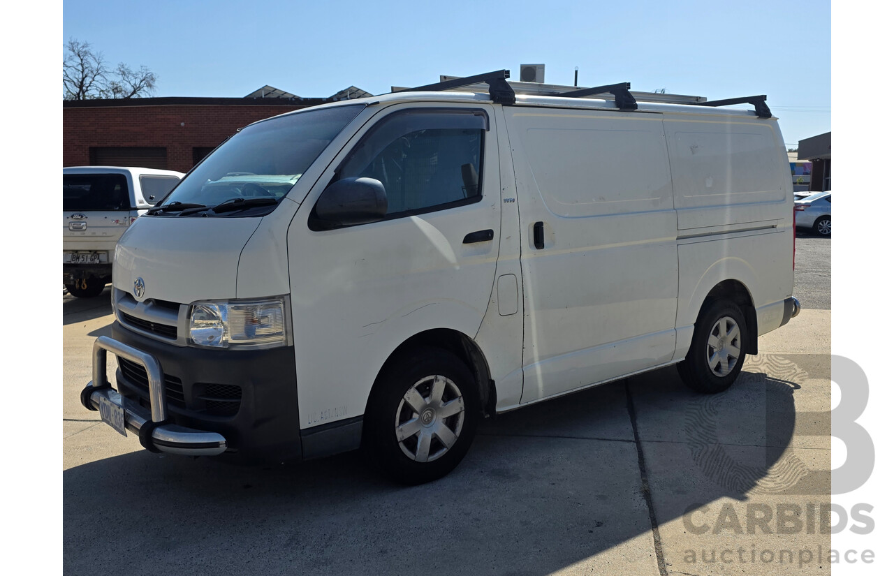 7/2005 Toyota Hiace LWB TRH201R 4d Van White 2.7L