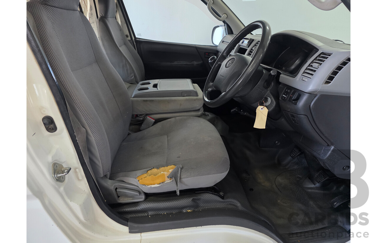 7/2005 Toyota Hiace LWB TRH201R 4d Van White 2.7L