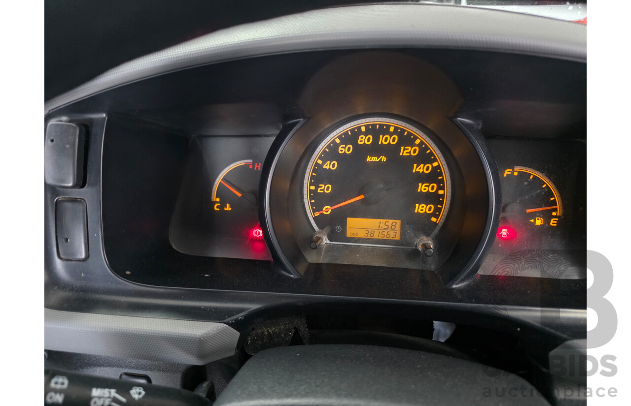 7/2005 Toyota Hiace LWB TRH201R 4d Van White 2.7L