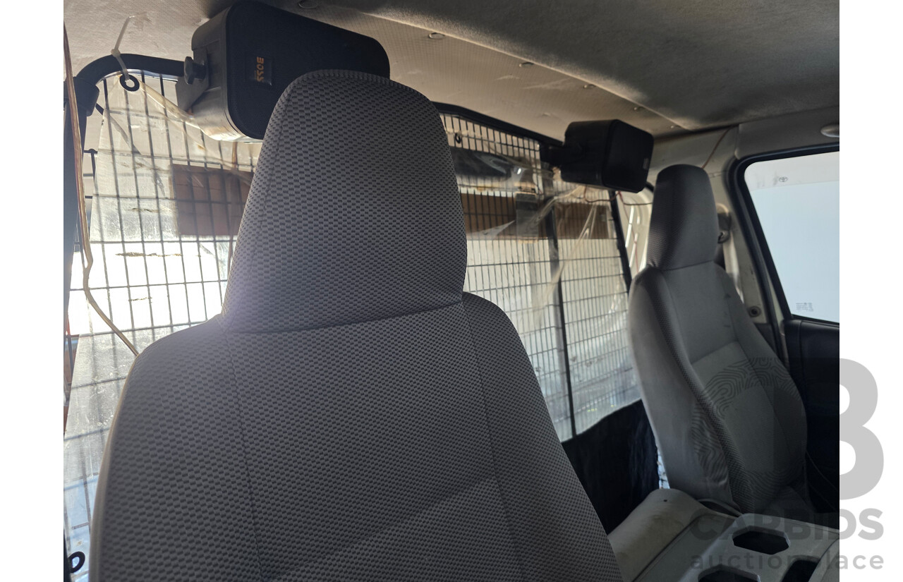 7/2005 Toyota Hiace LWB TRH201R 4d Van White 2.7L