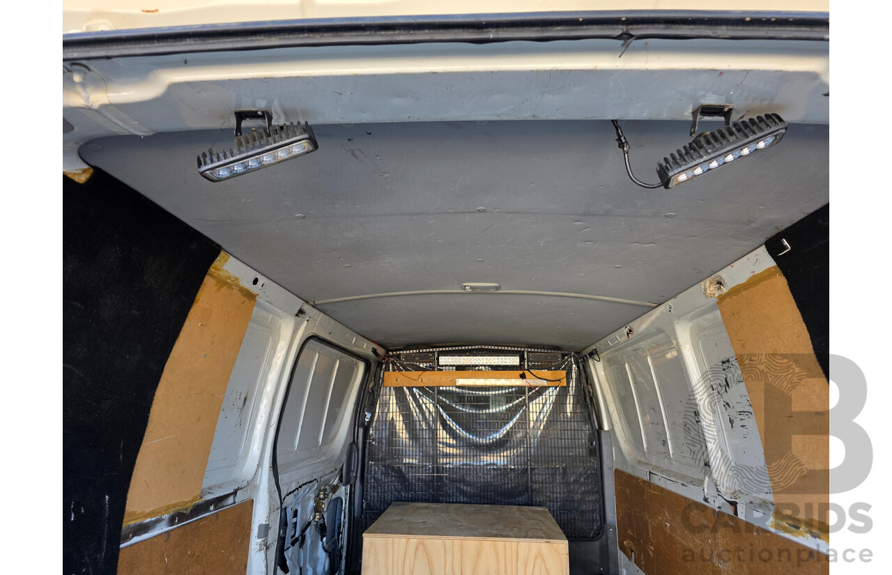 7/2005 Toyota Hiace LWB TRH201R 4d Van White 2.7L