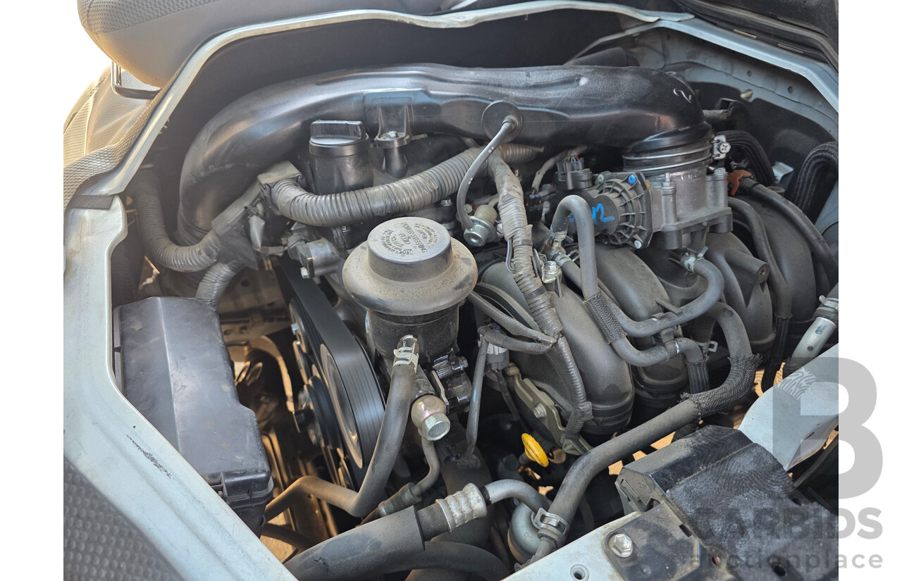 7/2005 Toyota Hiace LWB TRH201R 4d Van White 2.7L