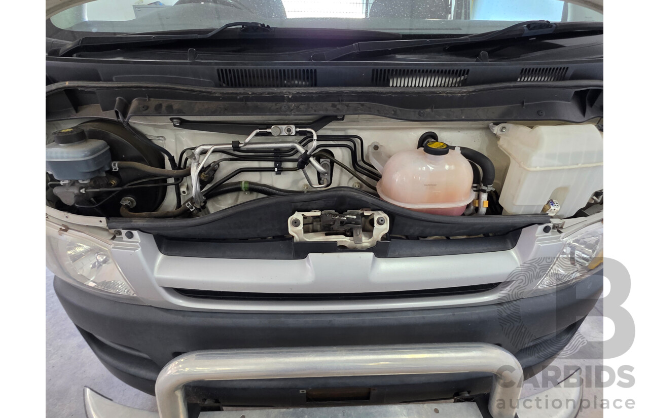 7/2005 Toyota Hiace LWB TRH201R 4d Van White 2.7L