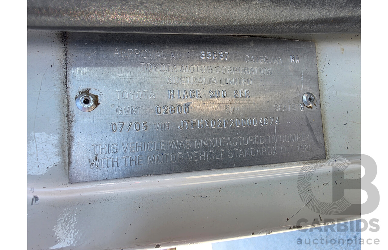7/2005 Toyota Hiace LWB TRH201R 4d Van White 2.7L