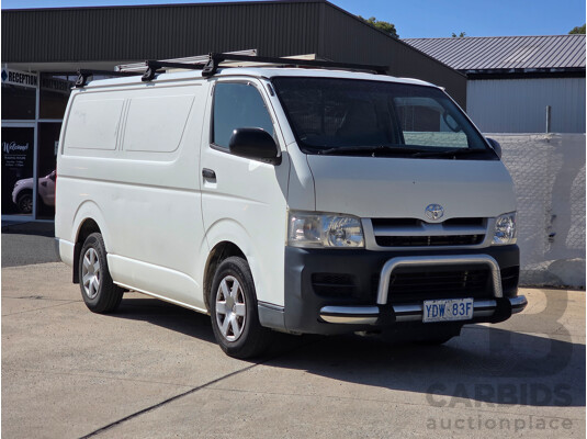 7/2005 Toyota Hiace LWB TRH201R 4d Van White 2.7L