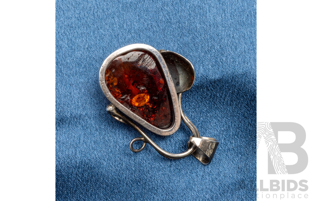 925 Sterling Silver with Synthetic Amber Pendant