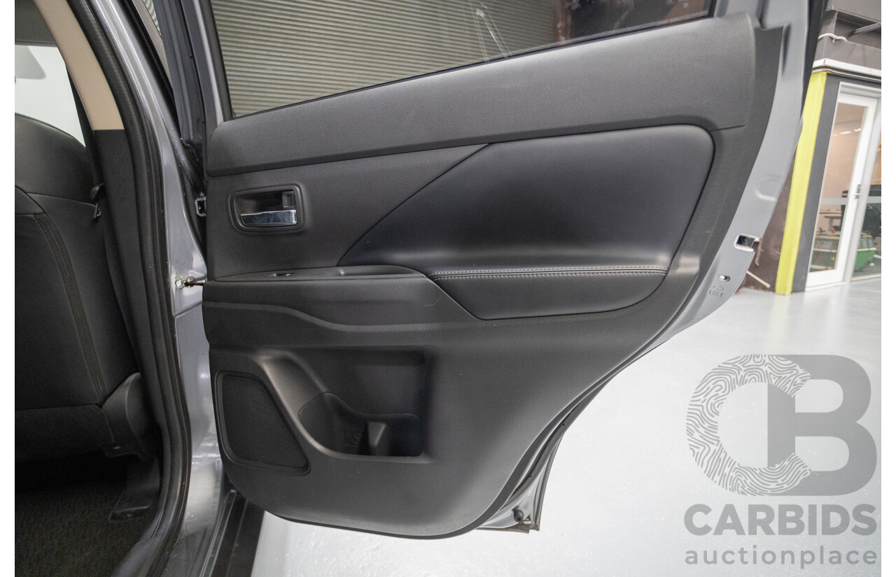 04/2020 Mitsubishi Outlander LS ZL MY20 4D Wagon Grey 2.4L - 7 Seats